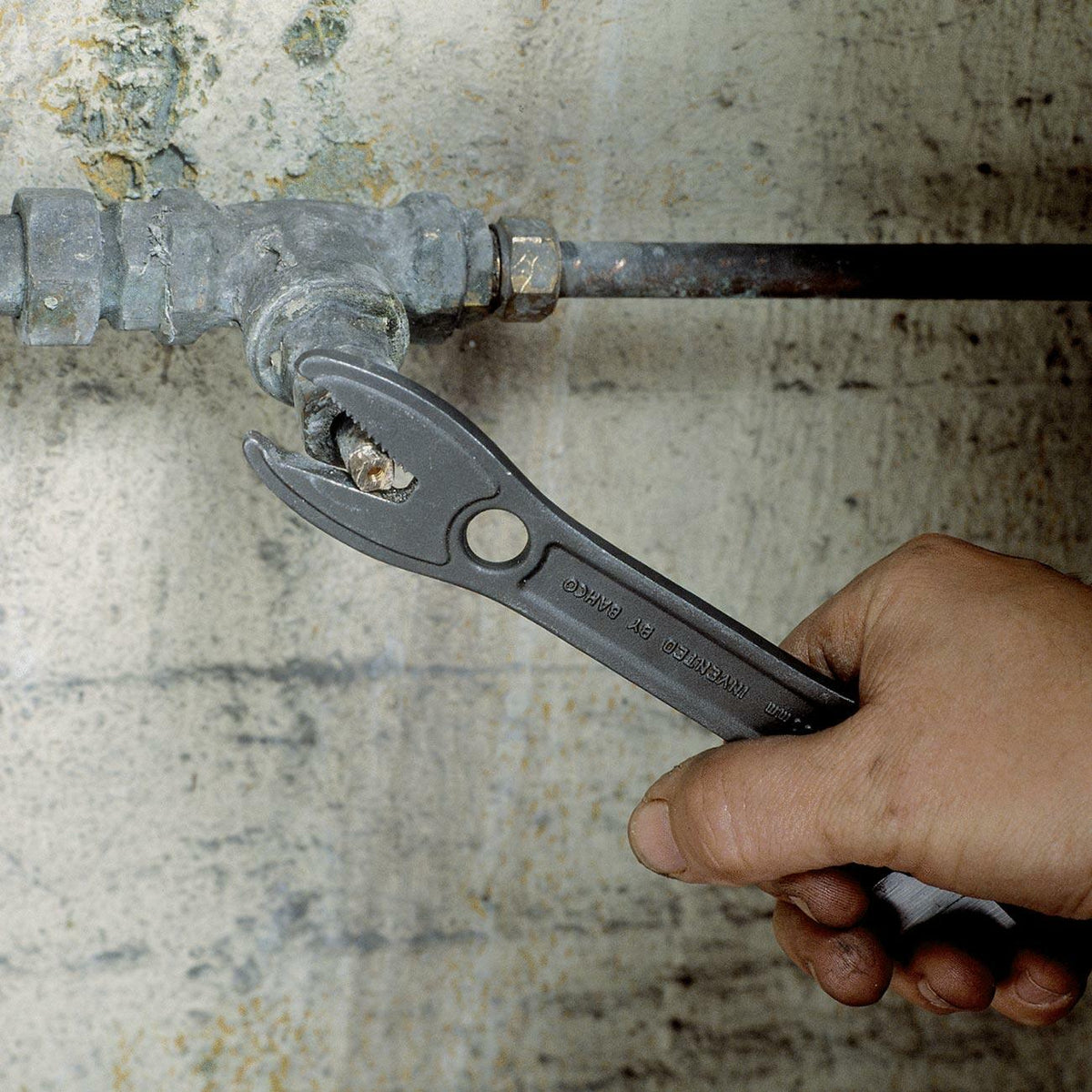 Bahco BAH31RUS Bahco 8" Shark Wide Jaw Adjustable Wrench with Serrated Pipe Jaws and Phosphate Finish BAHCO